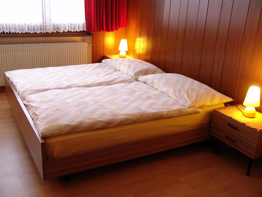 Pension Schoenblick Saas-Grund Chambre photo